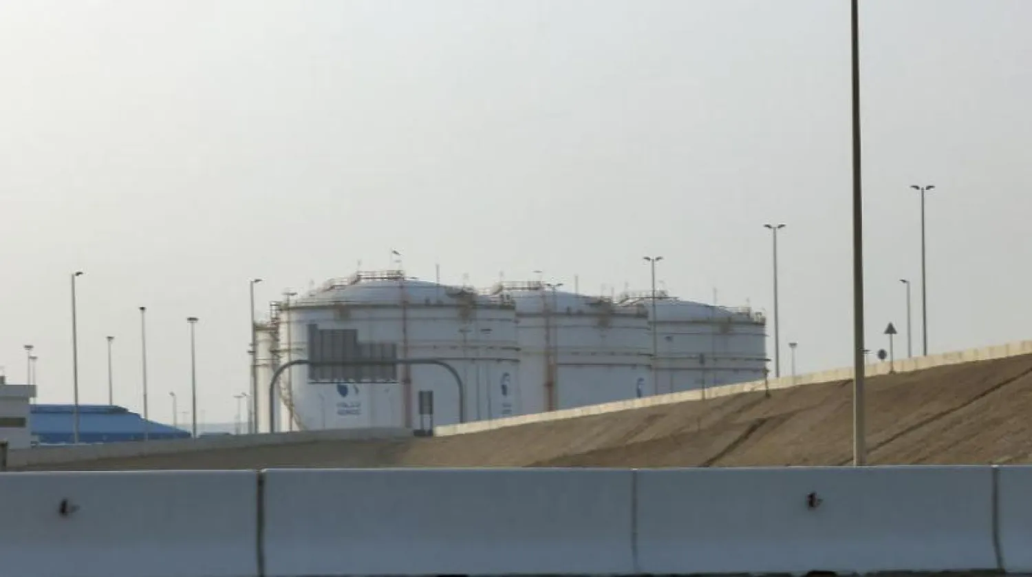 ADNOC’un Abu Dabi’deki petrol depolama tankları (AFP)