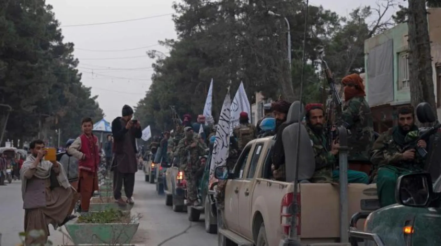 Taliban üyeleri Afganistan’da askeri geçit törenine katıldı (AFP)