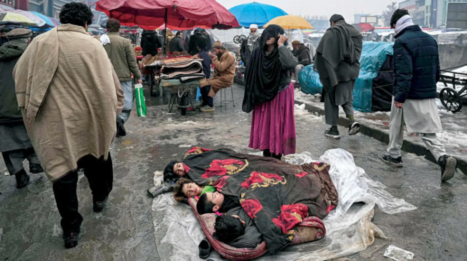 تعزيز السلام والاستقرار في أفغانستان مهم لأسباب إنسانية من أجل التعامل مع الأزمة الاقتصادية الخانقة (أ.ف.ب)