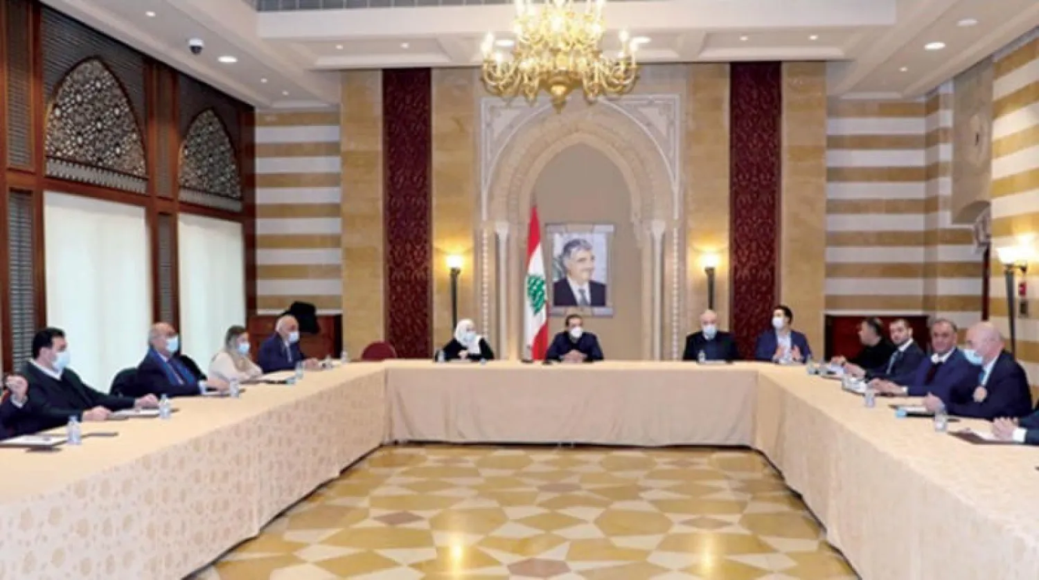 الرئيس سعد الحريري مترئساً أمس اجتماع كتلة «المستقبل» النيابية (الوكالة الوطنية)