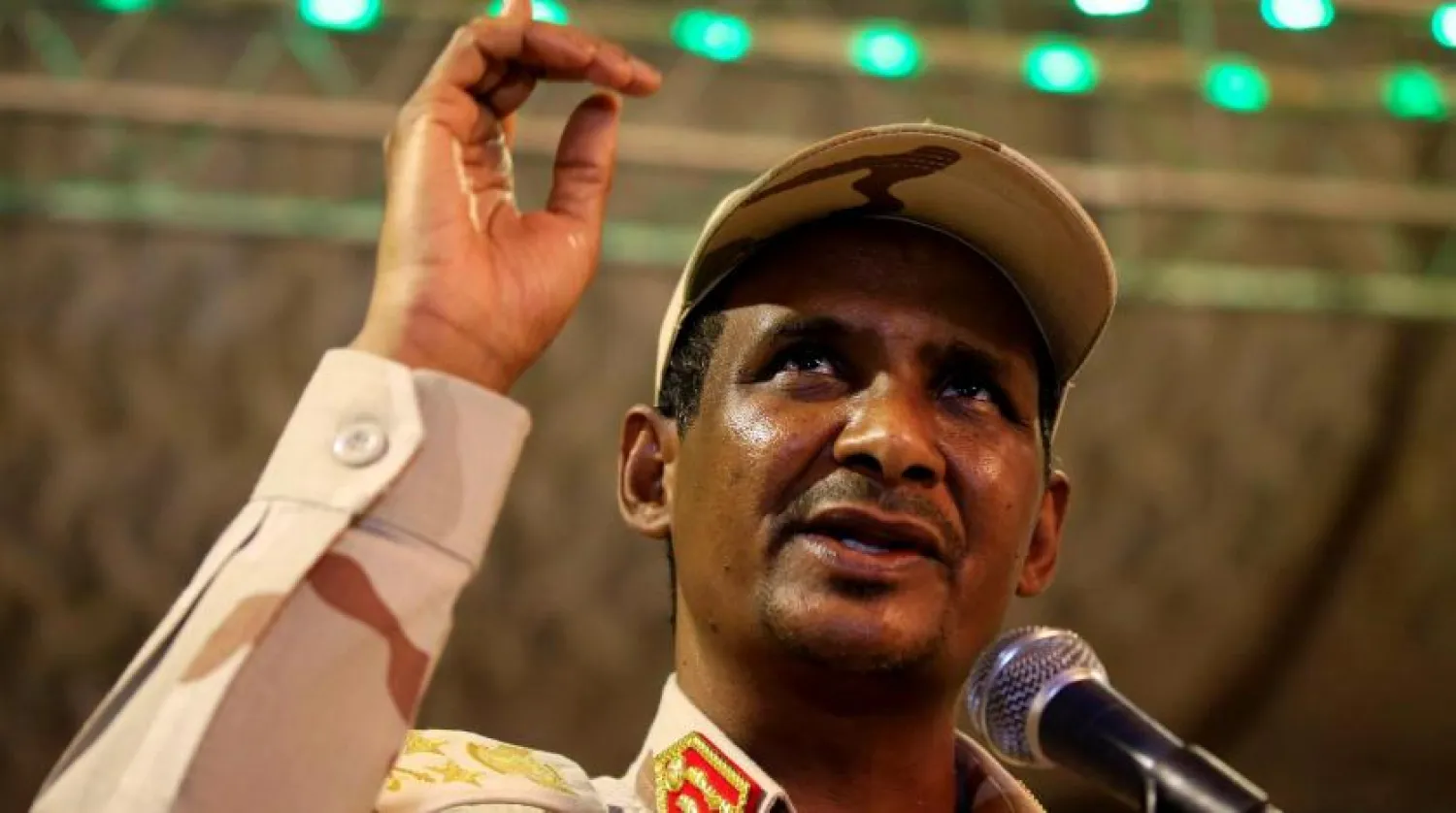 FILE PHOTO: General Mohamed Hamdan Dagalo delivers an address in Khartoum, Sudan May 18, 2019. REUTERS/Mohamed Nureldin Abdallah
