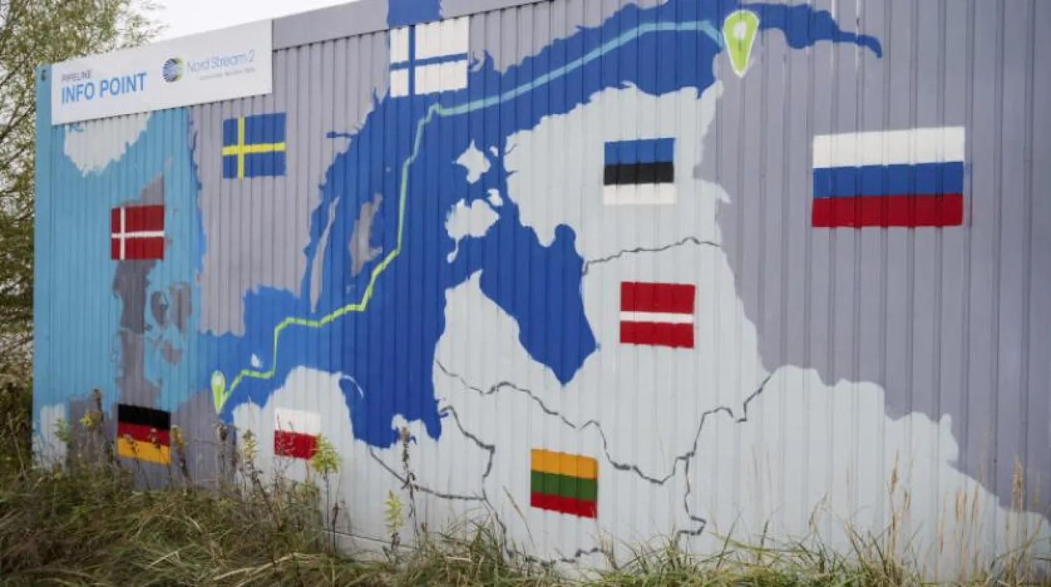 Rusya’daki ana pompa istasyonunun dışında Kuzey Akım 2 rotasını gösteren harita (AP)