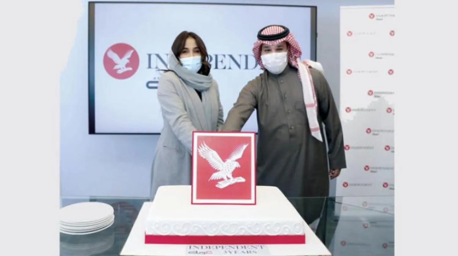 Suudi Arabistan Araştırma ve Medya Grubu (SRMG) CEO'su Cumana er-Raşid ve Independent Arabia’nın Genel Yayın Yönetmeni Advan el-Ahmeri.