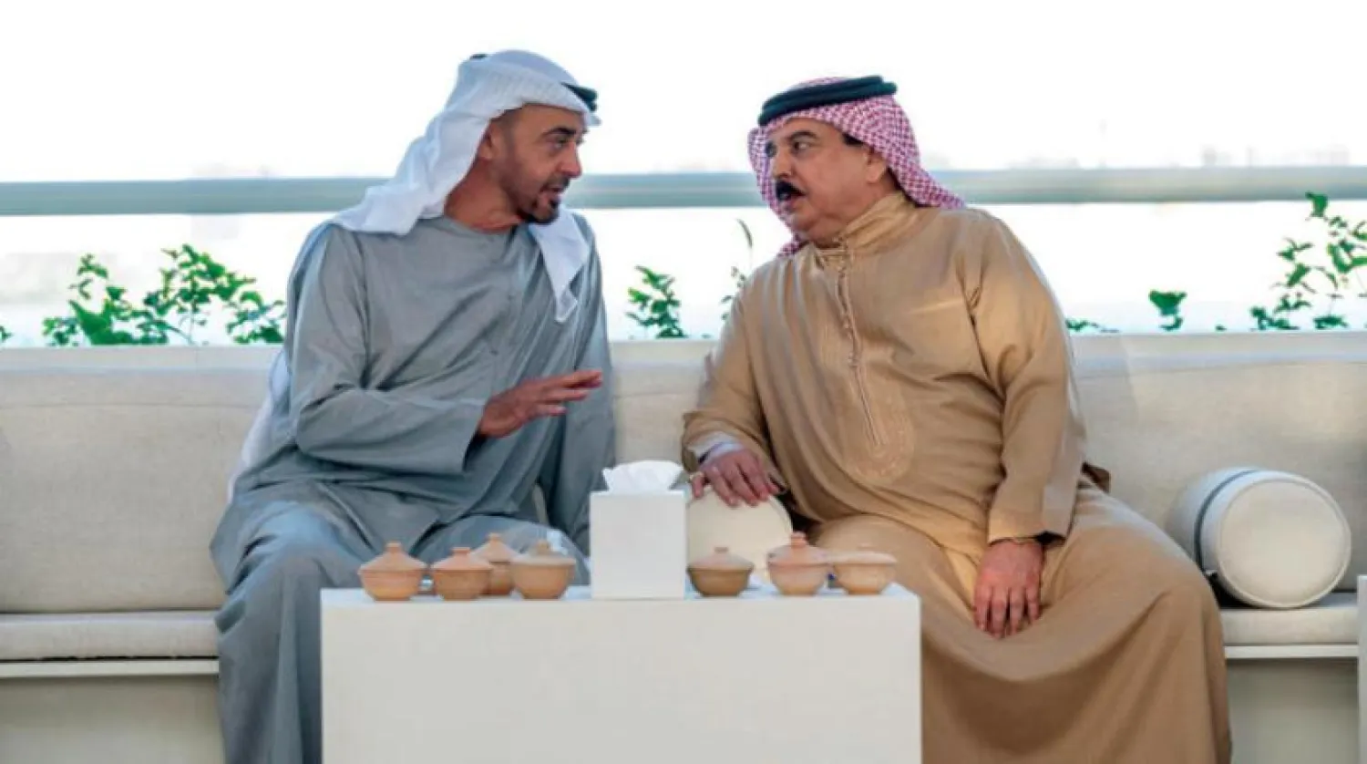 King Hamad bin Isa Al Khalifa and Sheikh Mohamed bin Zayed in Abu Dhabi on Tuesday, January 25, 2022. (WAM)