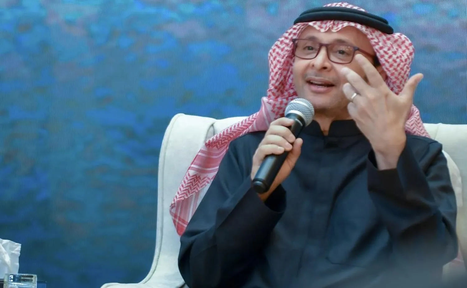 الفنان عبد المجيد عبد الله خلال حفل توقيع الرعايات (تصوير: بشير صالح)