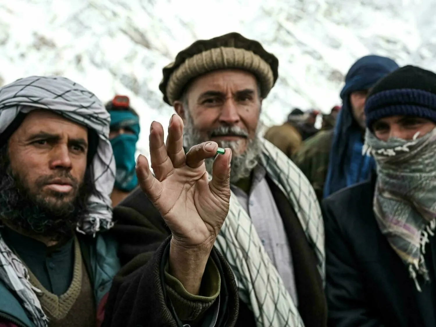 A tiny piece of emerald from Afghanistan's Mikeni Valley can be all that separates miners from extreme poverty. Mohd RASFAN AFP
