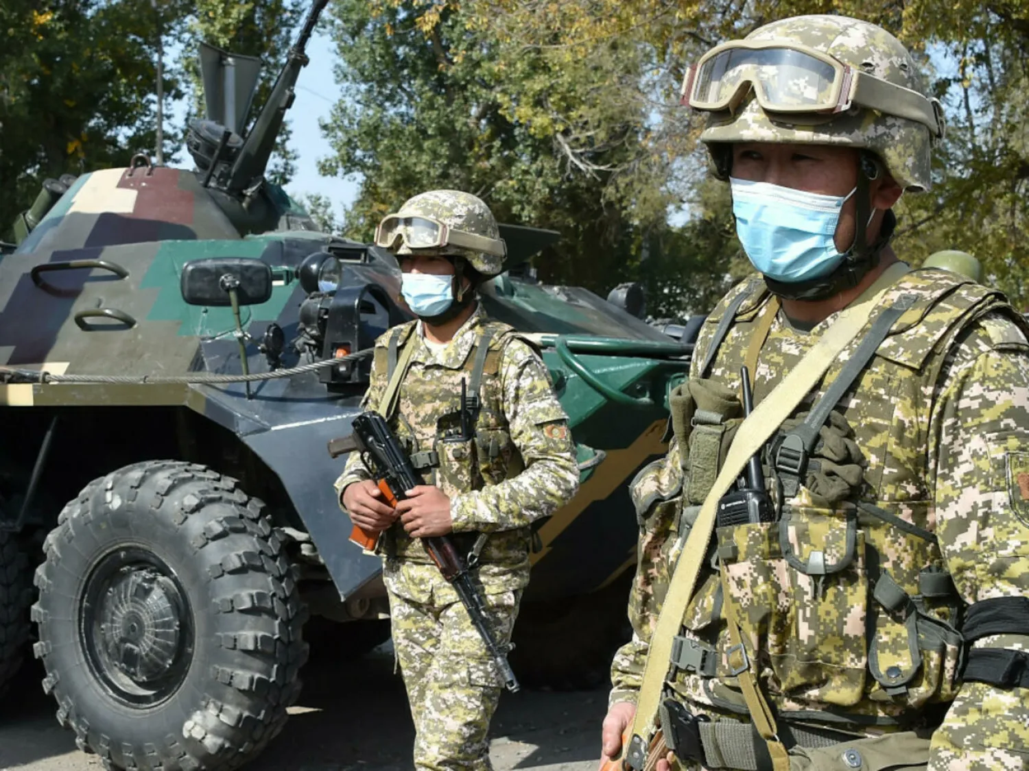 File photo of Kyrgyz servicemen at a checkpoint on the outskirts of Bishkek. Vyacheslav Oseledko, AFP
