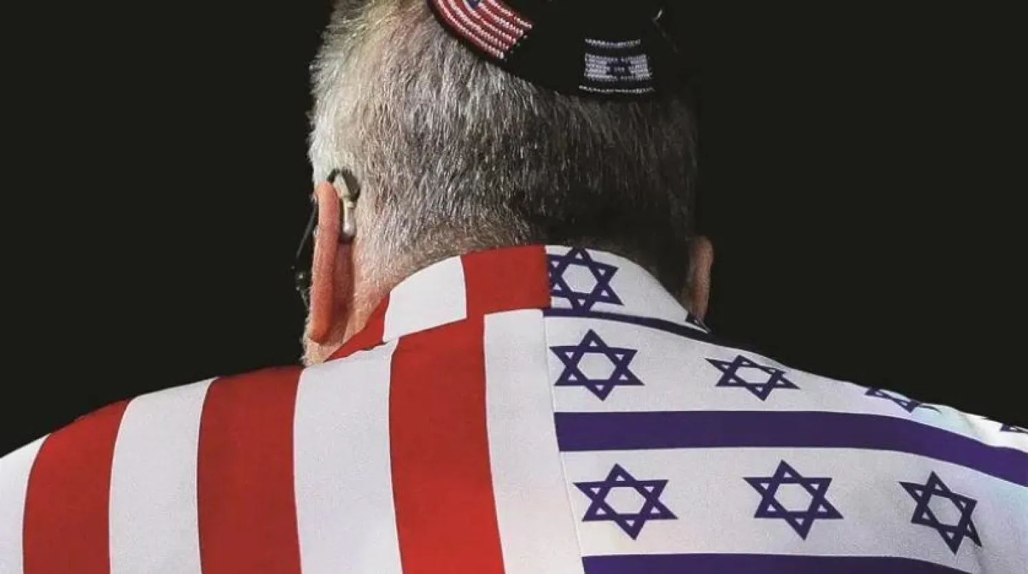 Bir AIPAC katılımcısı, ABD-İsrail temalı kıyafet giyiyor (Reuters)