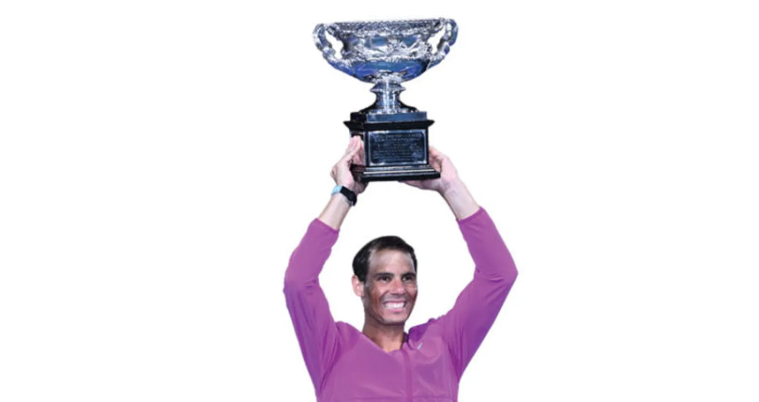 نادال يحتفل بكأس البطولة الاسترالية (إ.ب.أ)