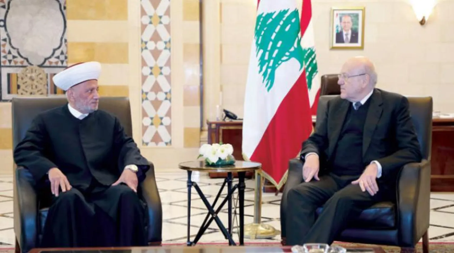 وزیر اعظم نجیب میقاتی کو کل مفتی دریان کا استقبال کرتے ہوئے دیکھا جا سکتا ہے (الوطنیہ)