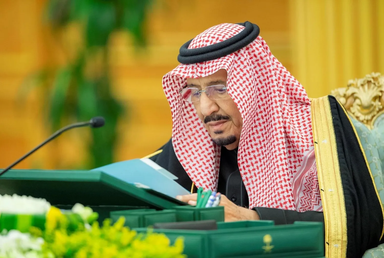 King Salman chairs the weekly cabinet meeting in Riyadh. (SPA)