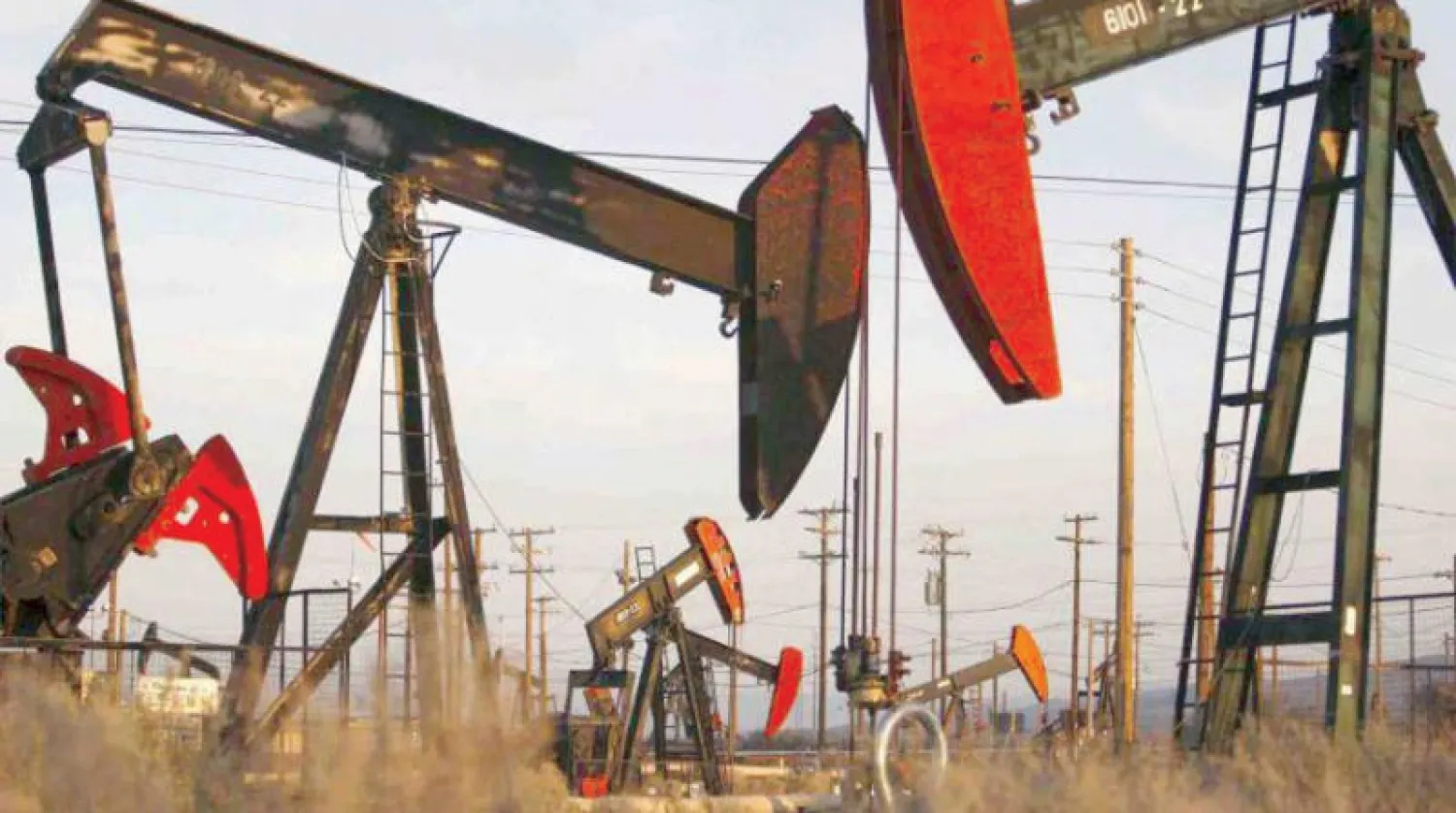 عاهدت أوبك بلس الأسواق باتخاذ قرارات تدعم استقرار أسعار النفط (رويترز)