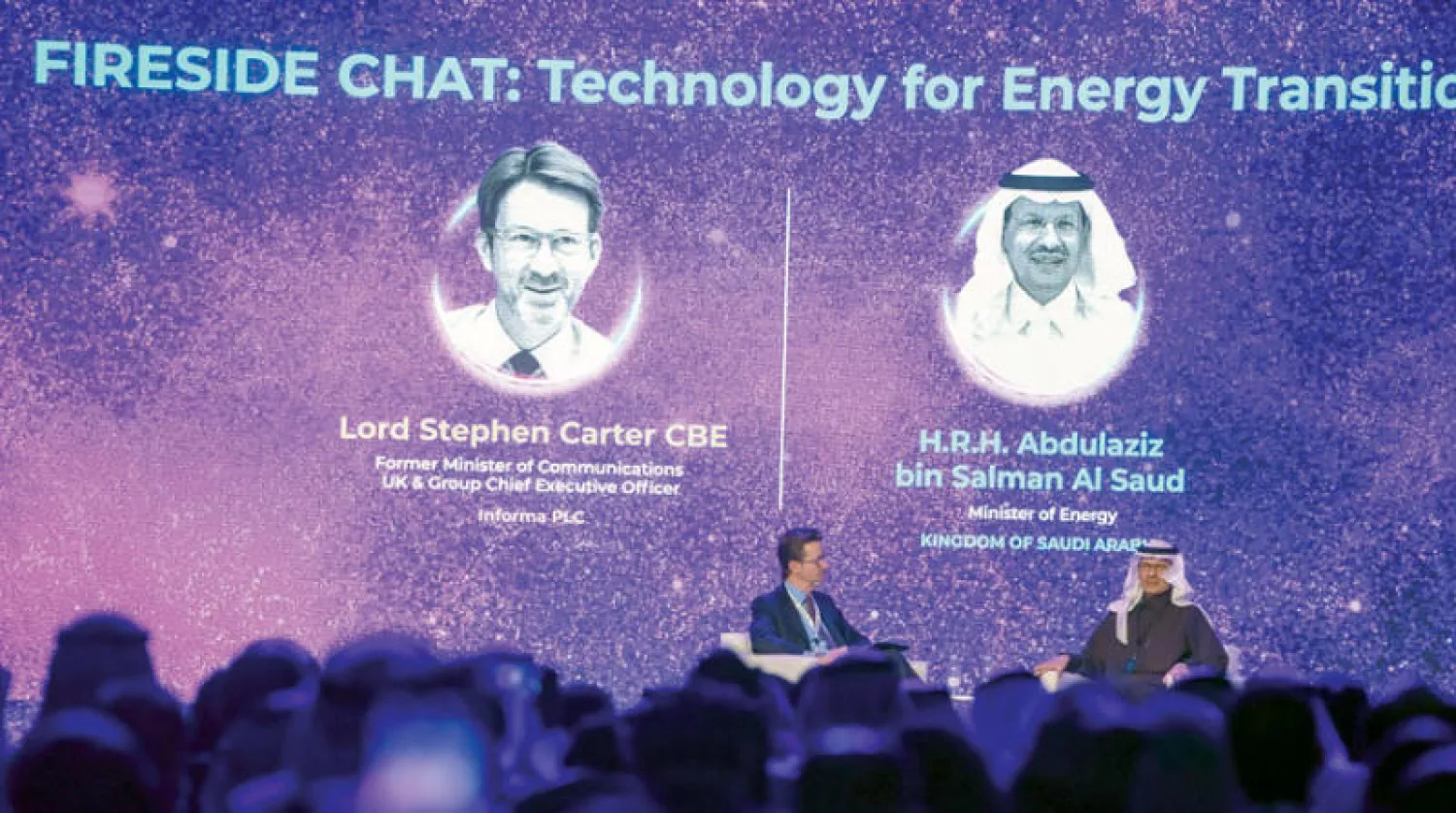 الأمير عبد العزيز بن سلمان خلال مشاركته أمس في مؤتمر «ليب» (تصوير: بشير صالح)