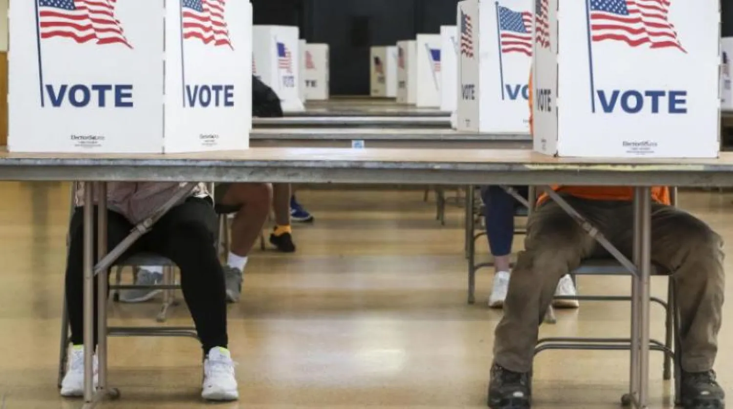 ناخبون يدلون بأصواتهم في الانتخابات الرئاسية الأميركية (أرشيفية - د.ب.أ)