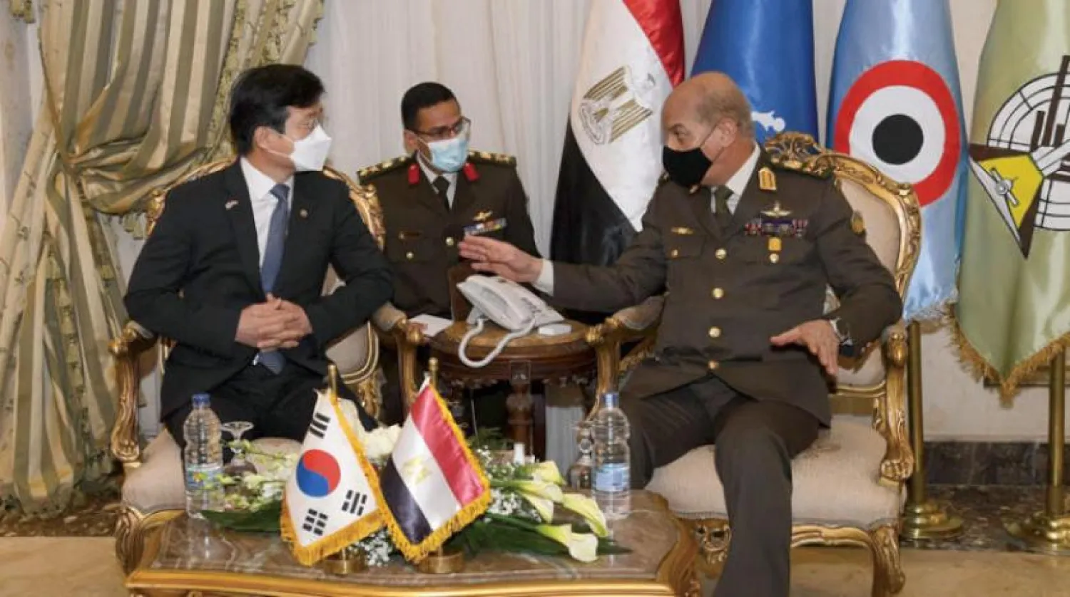  The Egyptian Defense Minister attends the signing ceremony of two memoranda of understanding and armament contracts with South Korea. (Military Spokesman) 
