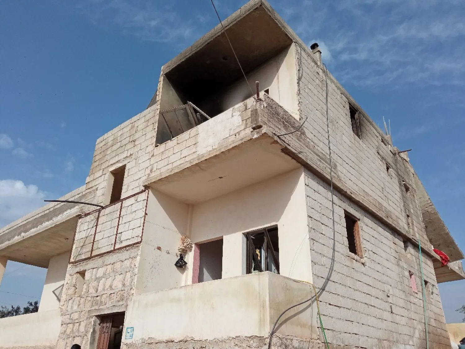 آثار الحريق بإحدى الشرفات (الشرق الأوسط)