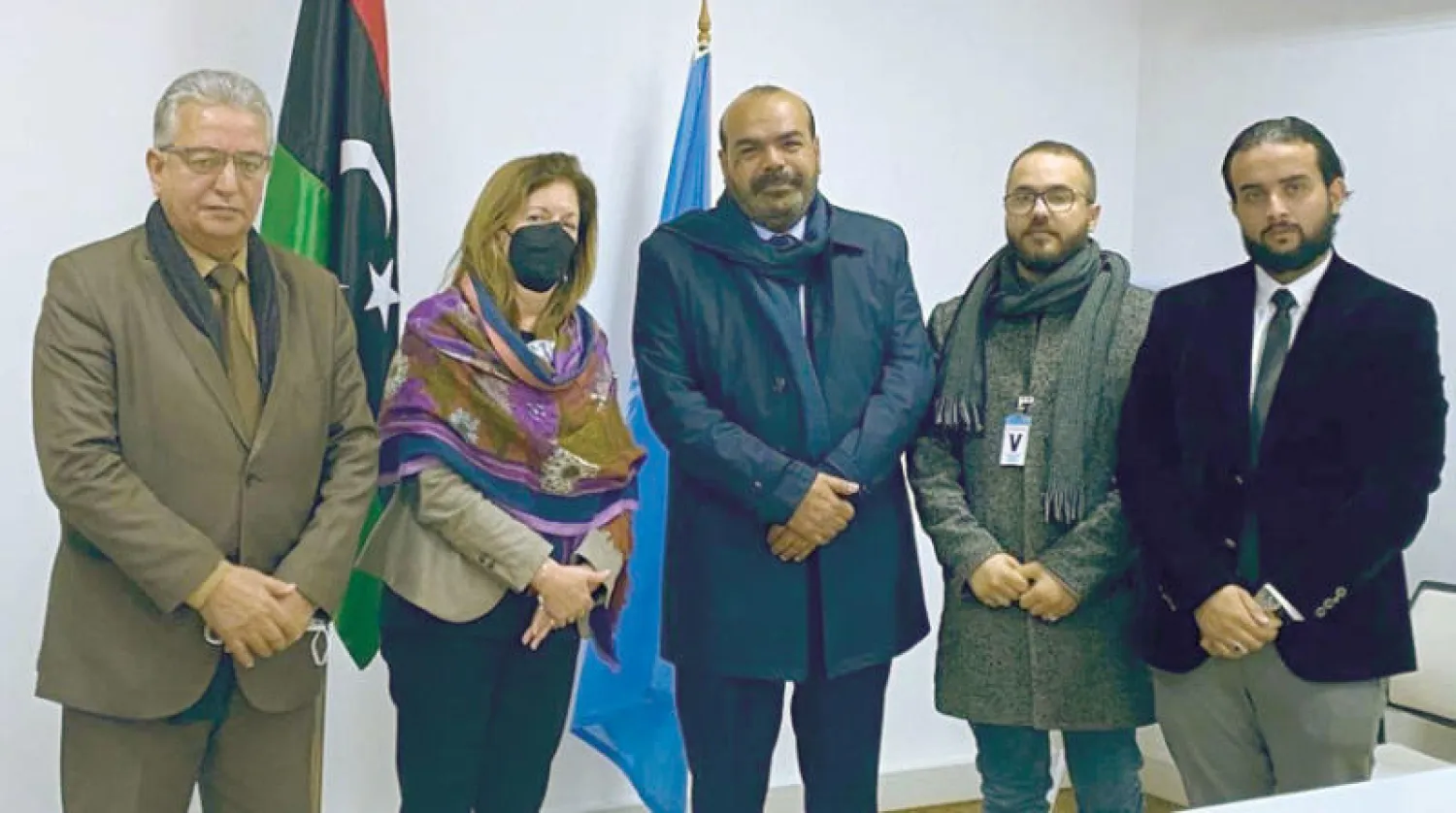 ستيفاني ويليامز خلال لقائها شخصيات مدنية مختلفة في بنغازي (حساب المستشارة على «تويتر»)