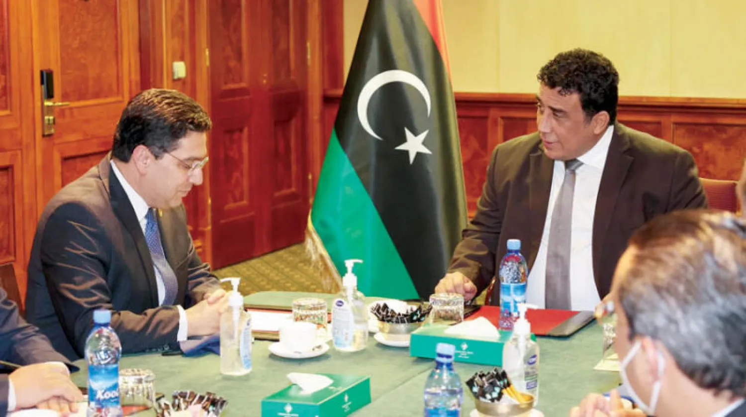 محمد المنفي خلال لقائه مع ناصر بوريطة على هامش قمة الاتحاد الأفريقي بأديس أبابا (المجلس الرئاسي)