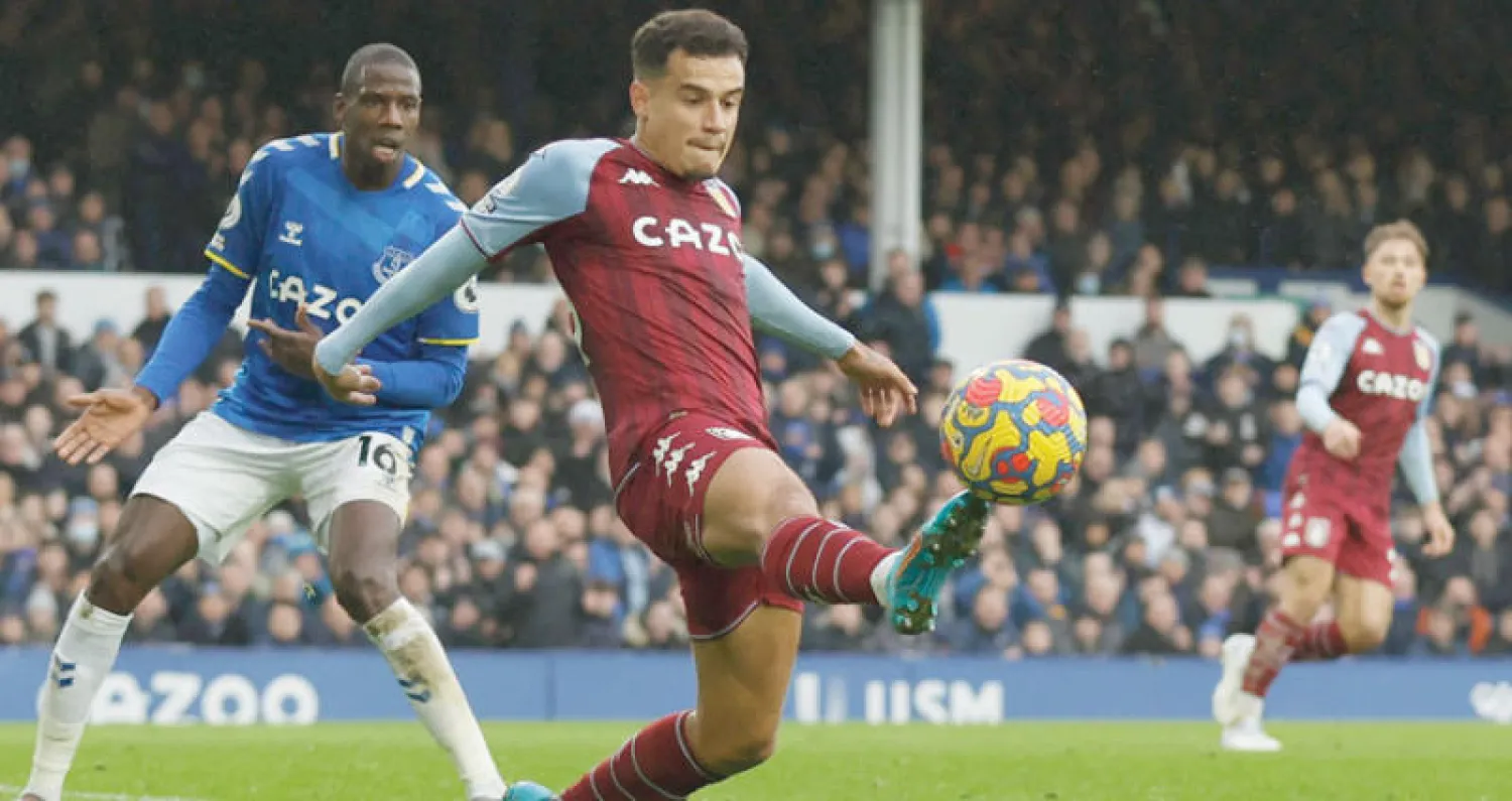 البرازيلي كوتينيو المنتقل حديثاً من برشلونة إلى أستون فيلا على سبيل الإعارة (رويترز)