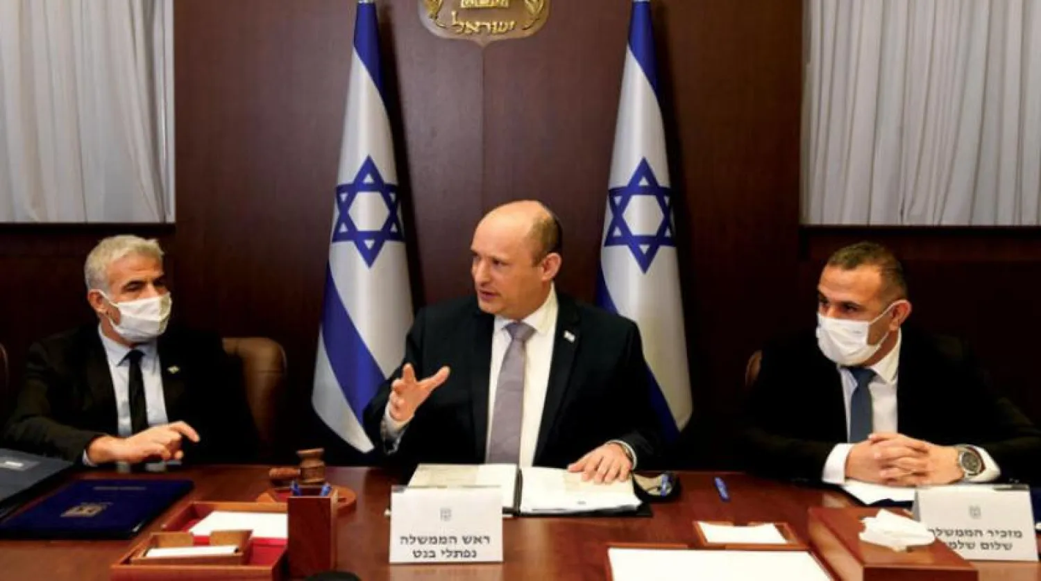 İsrail Başbakanı Naftali Bennett (ortada) dünkü kabine toplantısında (İsrail hükümeti)