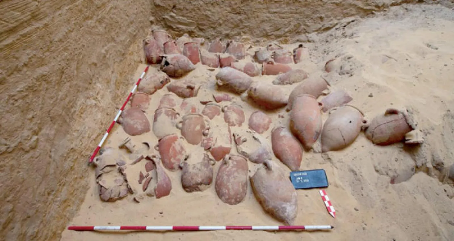 مجموعة من المقتنيات المكتشفة (وزارة السياحة والآثار المصرية)