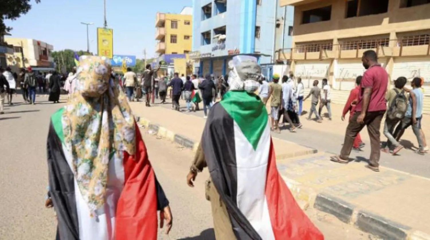 جانب من الحراك الشعبي المطالب بالحكم المدني في السودان (رويترز)