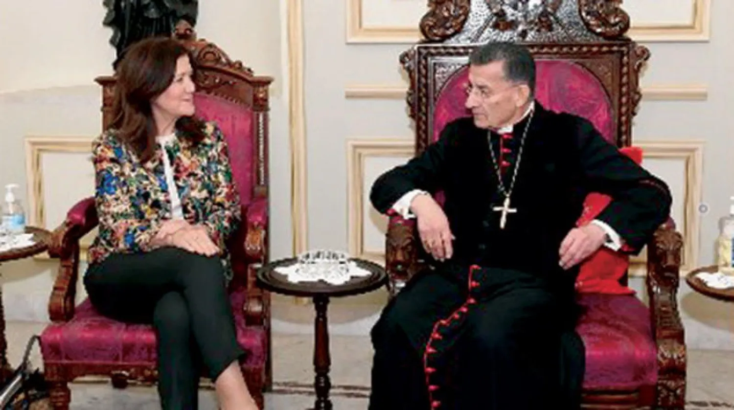 البطريرك الراعي مستقبلاً أمس السفيرة الأميركية (الوطنية)