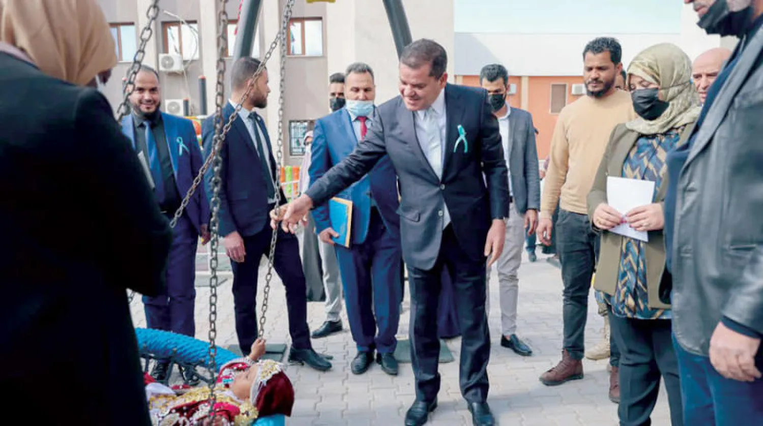 عبد الحميد الدبيبة رئيس الحكومة الليبية المؤقتة يزور مركز علاج أطفال مرضى التوحد أول من أمس (المكتب الإعلامي لرئيس الحكومة)