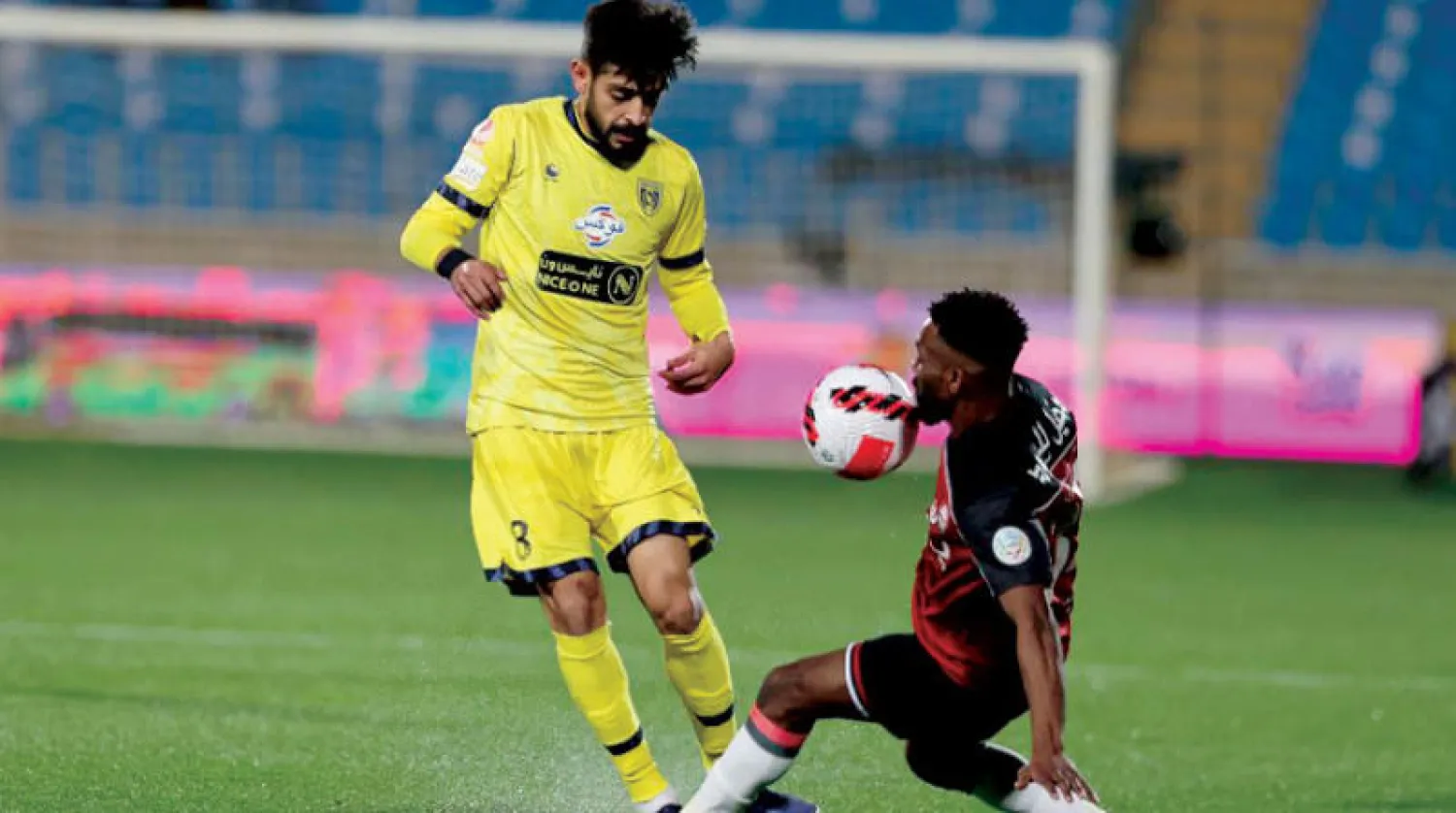 من مباراة التعاون والرائد أمس (تصوير: مشعل القدير)