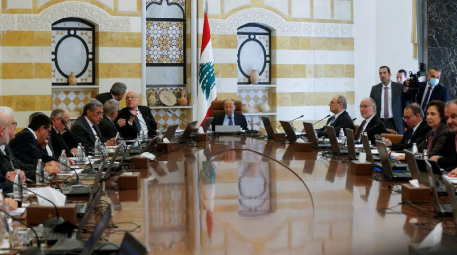 الرئيس عون خلال ترؤسه جلسة مجلس الوزراء في قصر بعبدا يوم الخميس (رويترز)