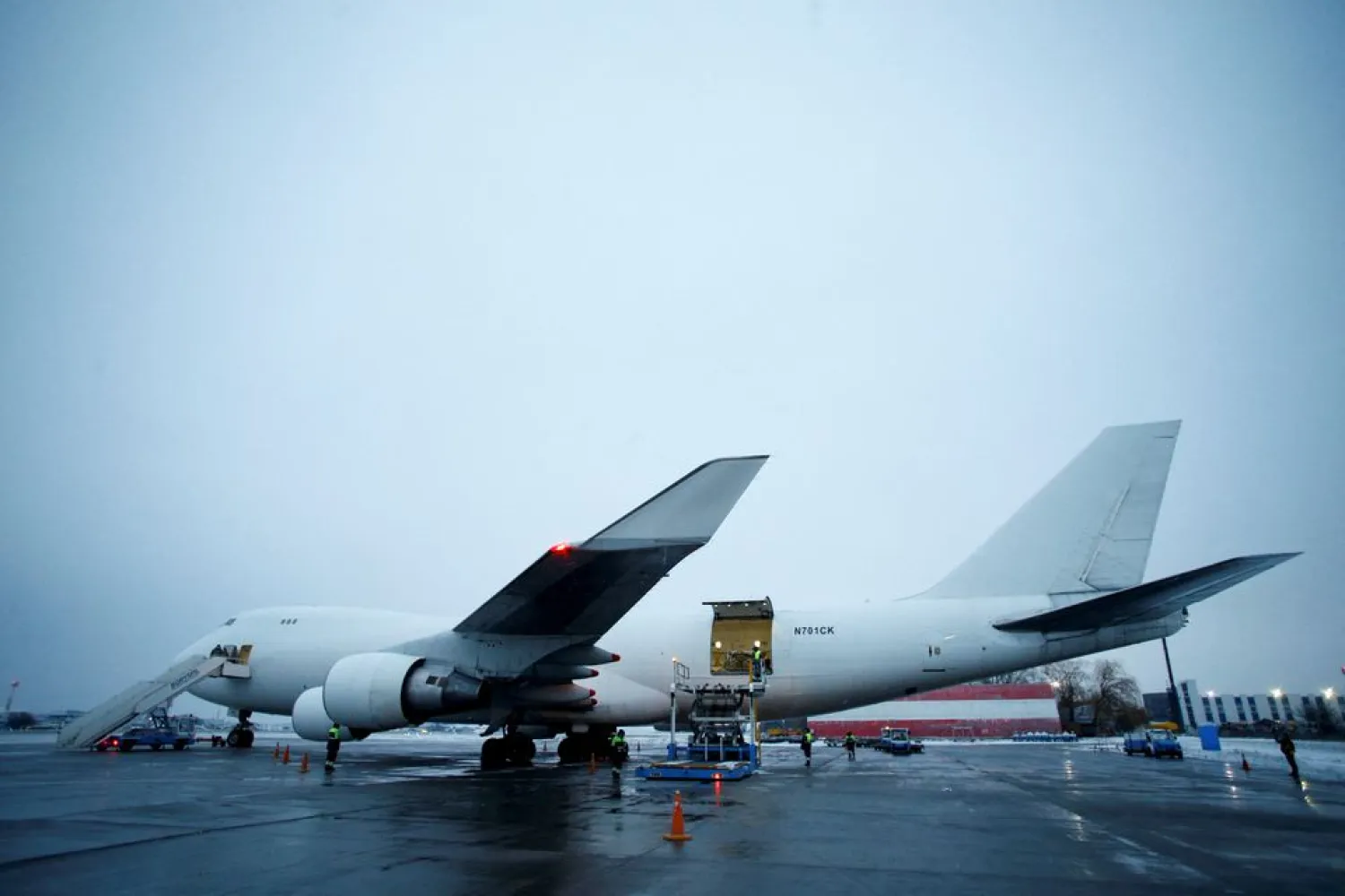 A plane carrying military aid, delivered as part of the United States' security assistance to Ukraine, is parked at the Boryspil International Airport outside Kyiv, Ukraine, February 5, 2022. REUTERS/Valentyn Ogirenko

