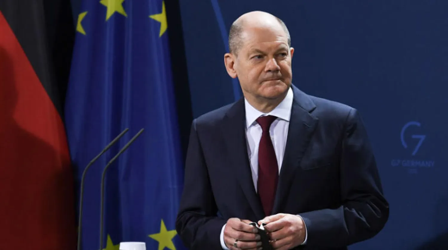 المستشار الألماني لدى استقباله قادة دول البلطيق في برلين الخميس (د.ب.أ)