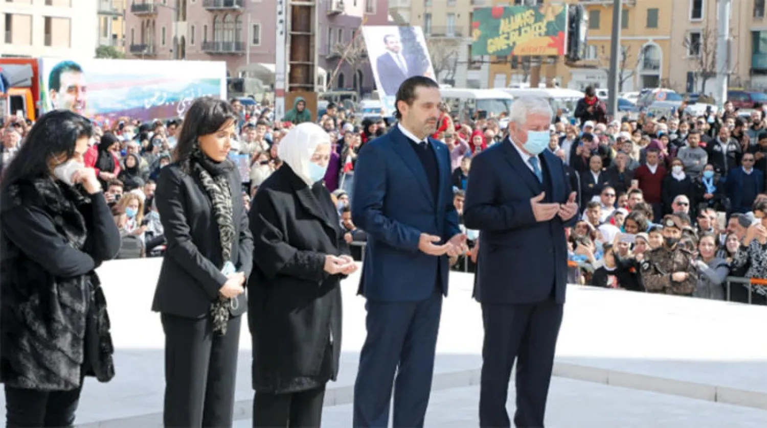 الحريري عند ضريح والده في وسط بيروت أمس (الوكالة الوطنية)