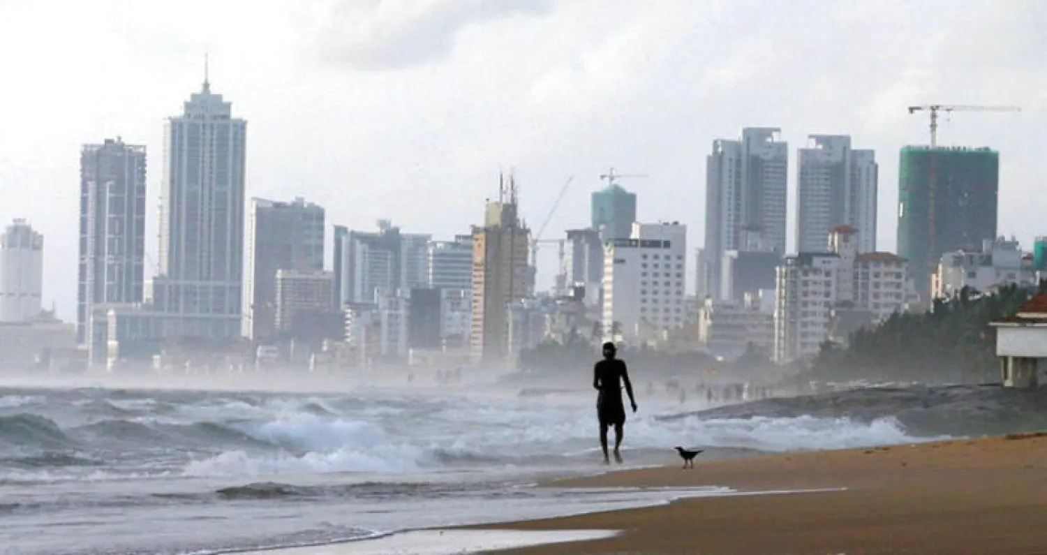 أقر مجلس الوزراء في سريلانكا الحاجة إلى تحديد طرق بديلة لاستيراد الاحتياجات الضرورية (رويترز)