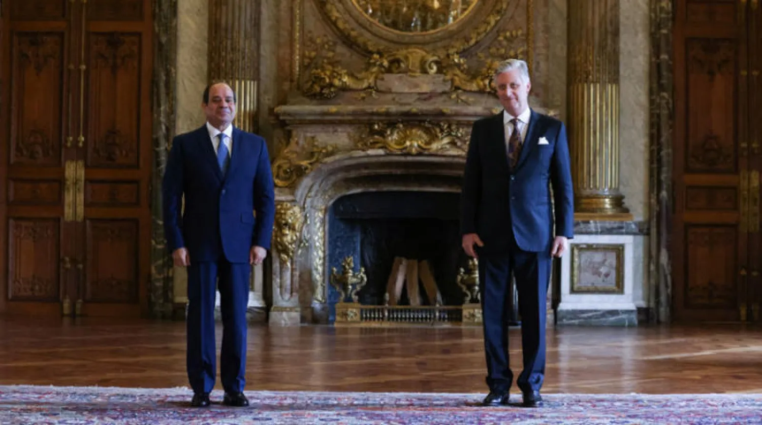 ملك بلجيكا خلال استقباله الرئيس المصري في بروكسل أمس (رويترز)