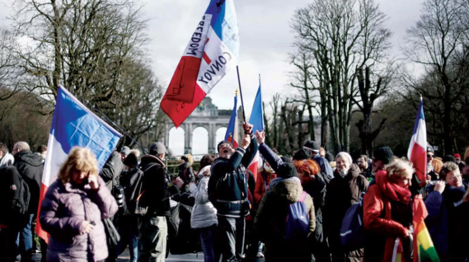 جانب من مظاهرة «قافلة الحرية» ضد تدابير «كورونا» في بروكسل الاثنين (أ.ف.ب)