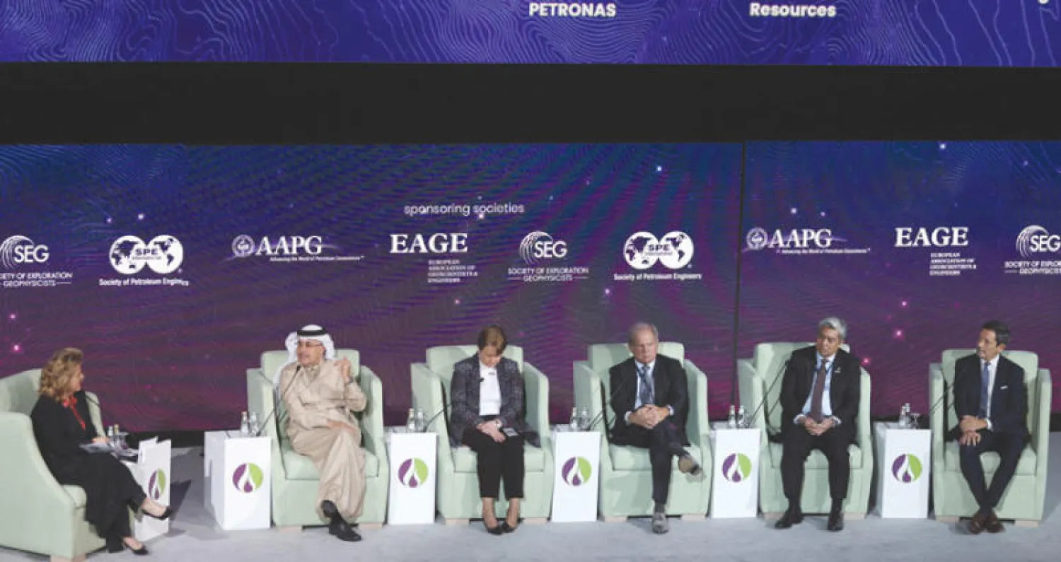 جانب من مؤتمر تقنية البترول المنعقد في الرياض أمس (رويترز)