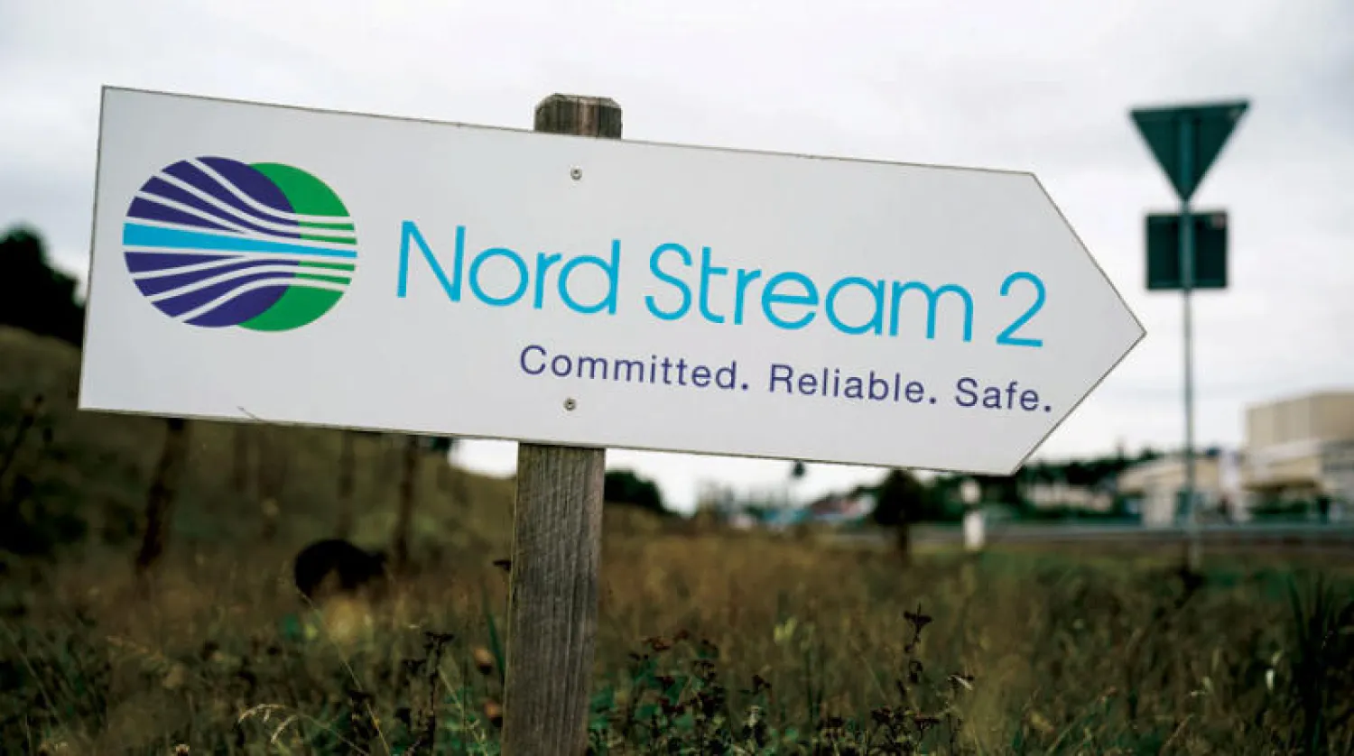 تم الانتهاء من بناء خط أنابيب «نورد ستريم 2» لكنه كان ينتظر المصادقة من السلطات الألمانية قبل بدء توريد الغاز من روسيا إلى ألمانيا وهو مشروع حيوي بالنسبة للدولتين (إ.ب.أ)