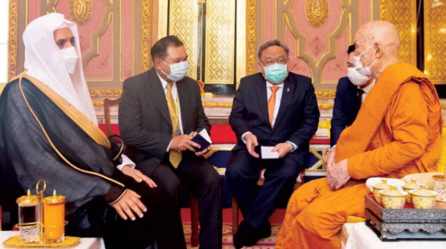 Secretary-General of the Muslim World League (MWL) Sheikh Mohammad bin Abdulkarim Al-Issa meeting with the head of the Buddhist religious leadership in Thailand (Asharq Al-Awsat)