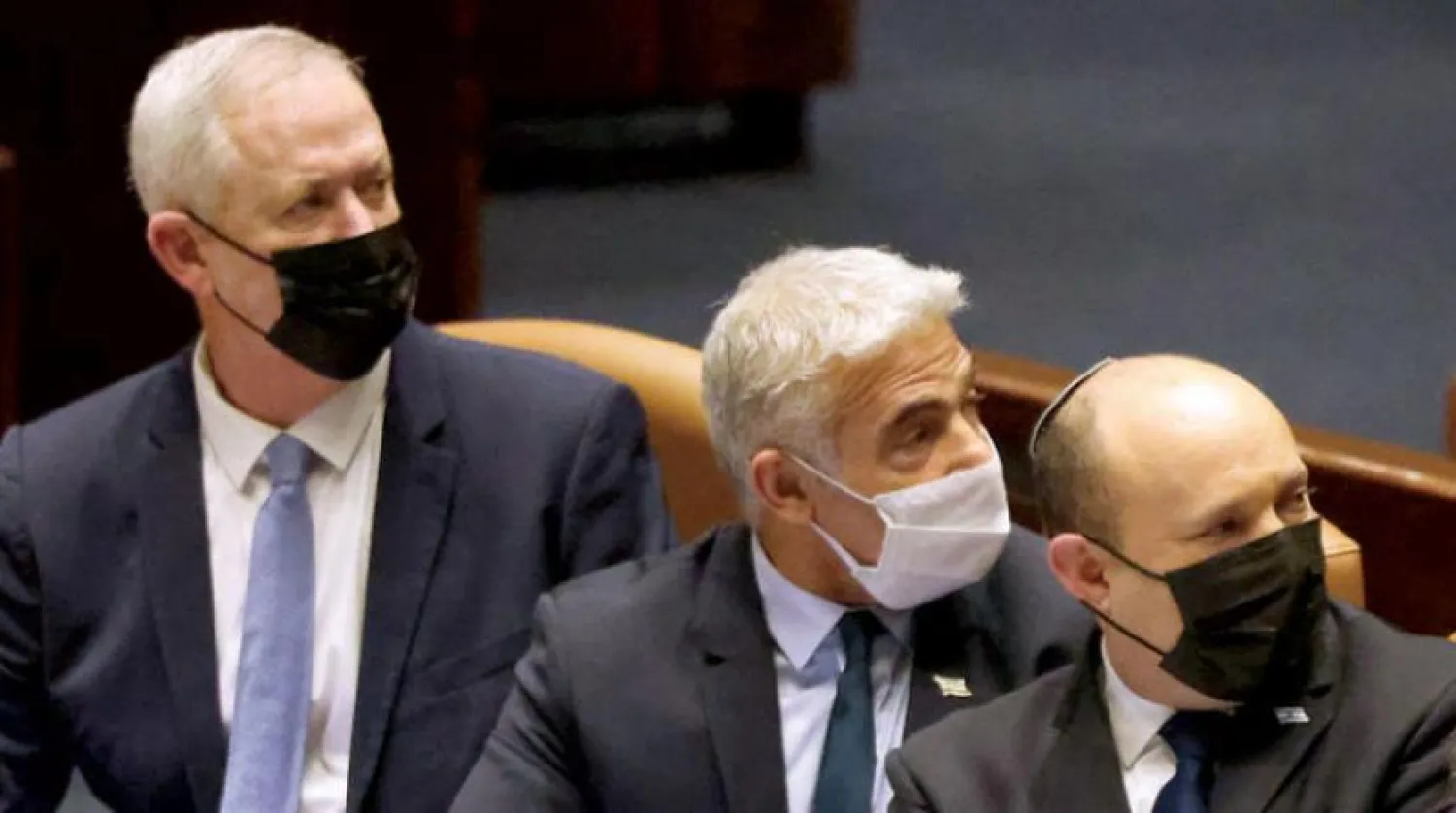 Gantz, Lapid ve Bennett, 16 Şubat'ta ABD Temsilciler Meclisi Başkanı Nancy Pelosi'nin de katıldığı bir Knesset oturumu sırasında (AFP)