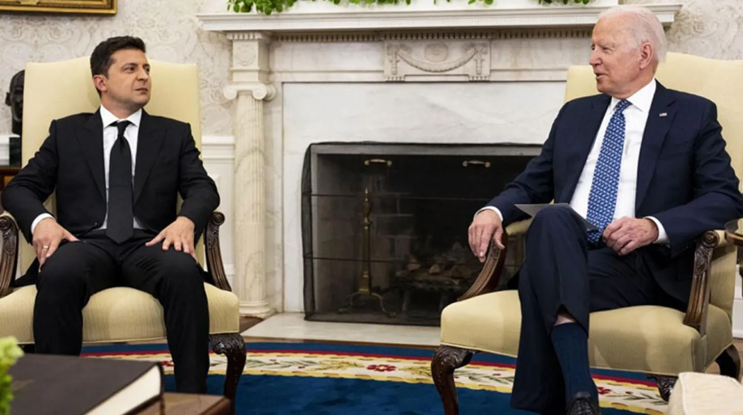 ABD Başkanı Joe Biden ve Ukrayna Cumhurbaşkanı Volodimir Zelenski (AFP)