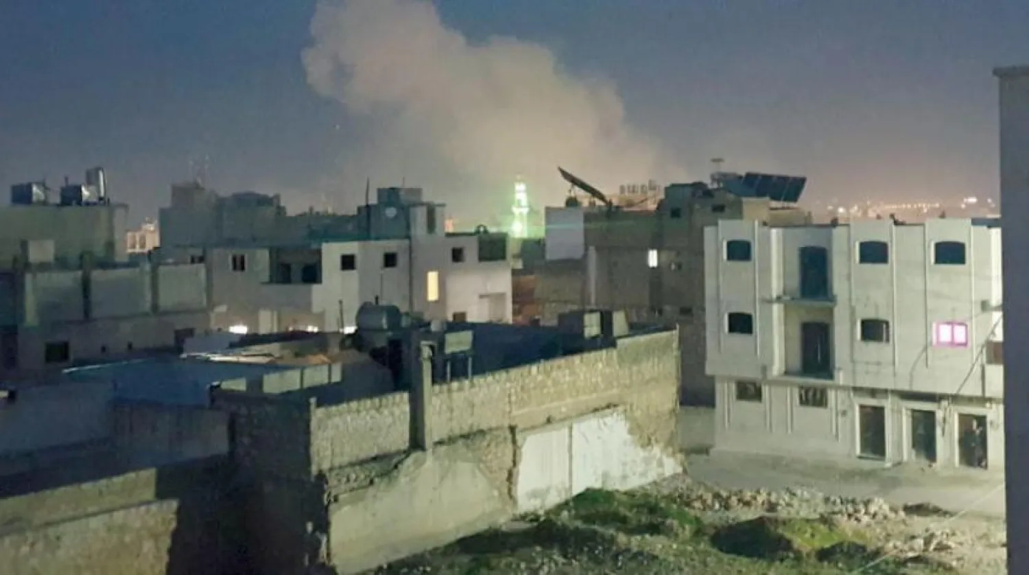 Rusya’nın Halep’in kuzeyindeki El Bab bölgesine aydınlatma bombalarıyla düzenlediği bombardımandan bir kare (Şarku’l Avsat)