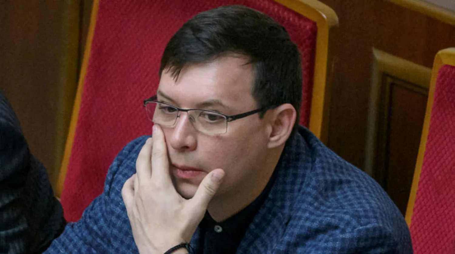 النائب السابق يفين موراييف خلال حضوره جلسة برلمانية في كييف عام 2019 بريطانيا تقول إن روسيا تنظر إليه كمرشح محتمل لقيادة حكم موال لها في أوكرانيا (رويترز)