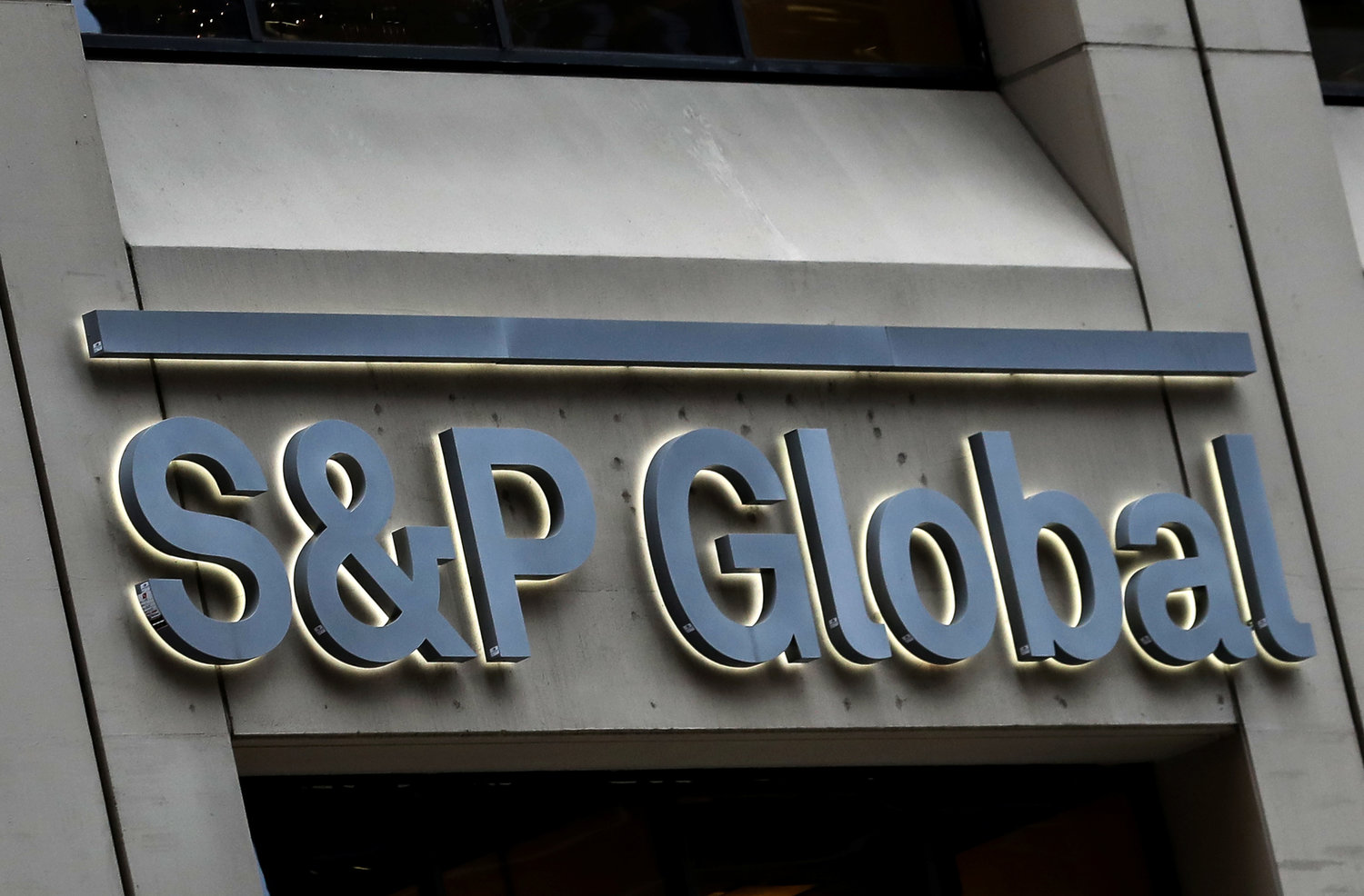 S&P Cuts Russia's Rating to Junk, Moody's Issues Junk Warning
