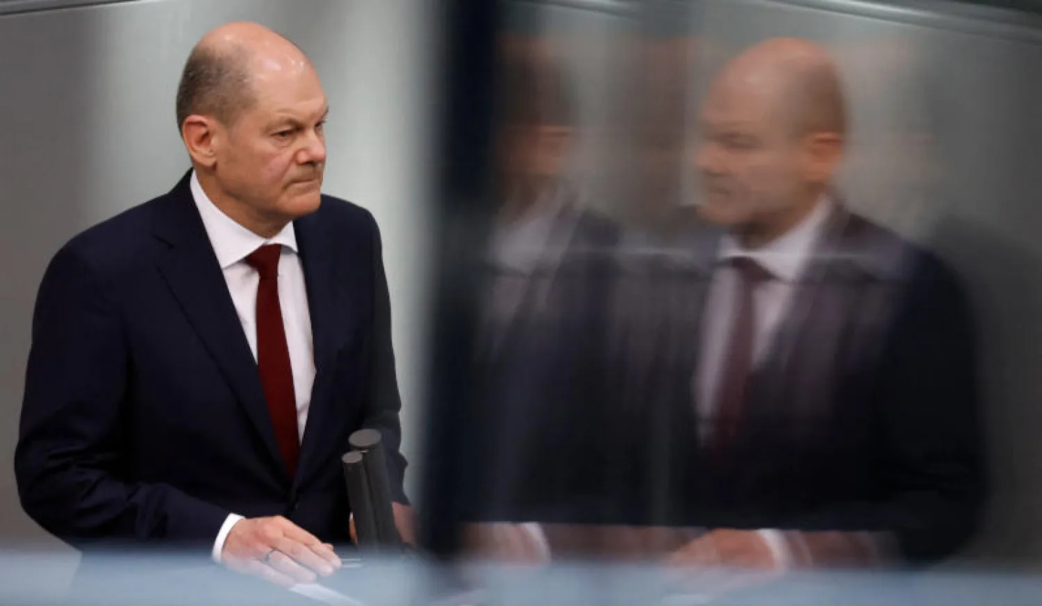 المستشار الألماني أولاف شولتس خلال كلمته التاريخية اليوم (أ.ف.ب)