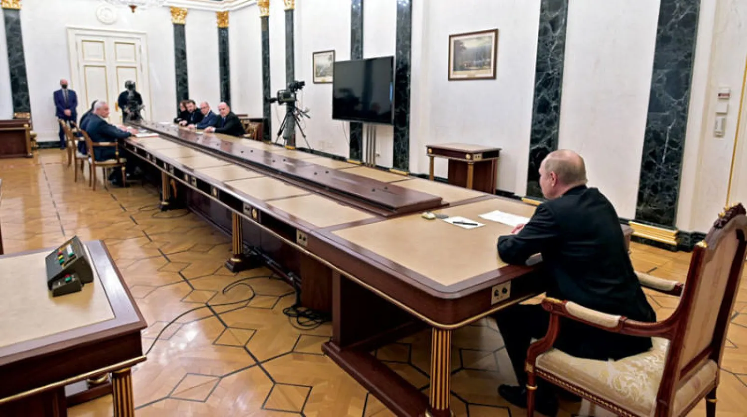 الرئيس بوتين يرأس اجتماعاً اقتصادياً في الكرملين أمس (سبوتنيك - أ.ف.ب)