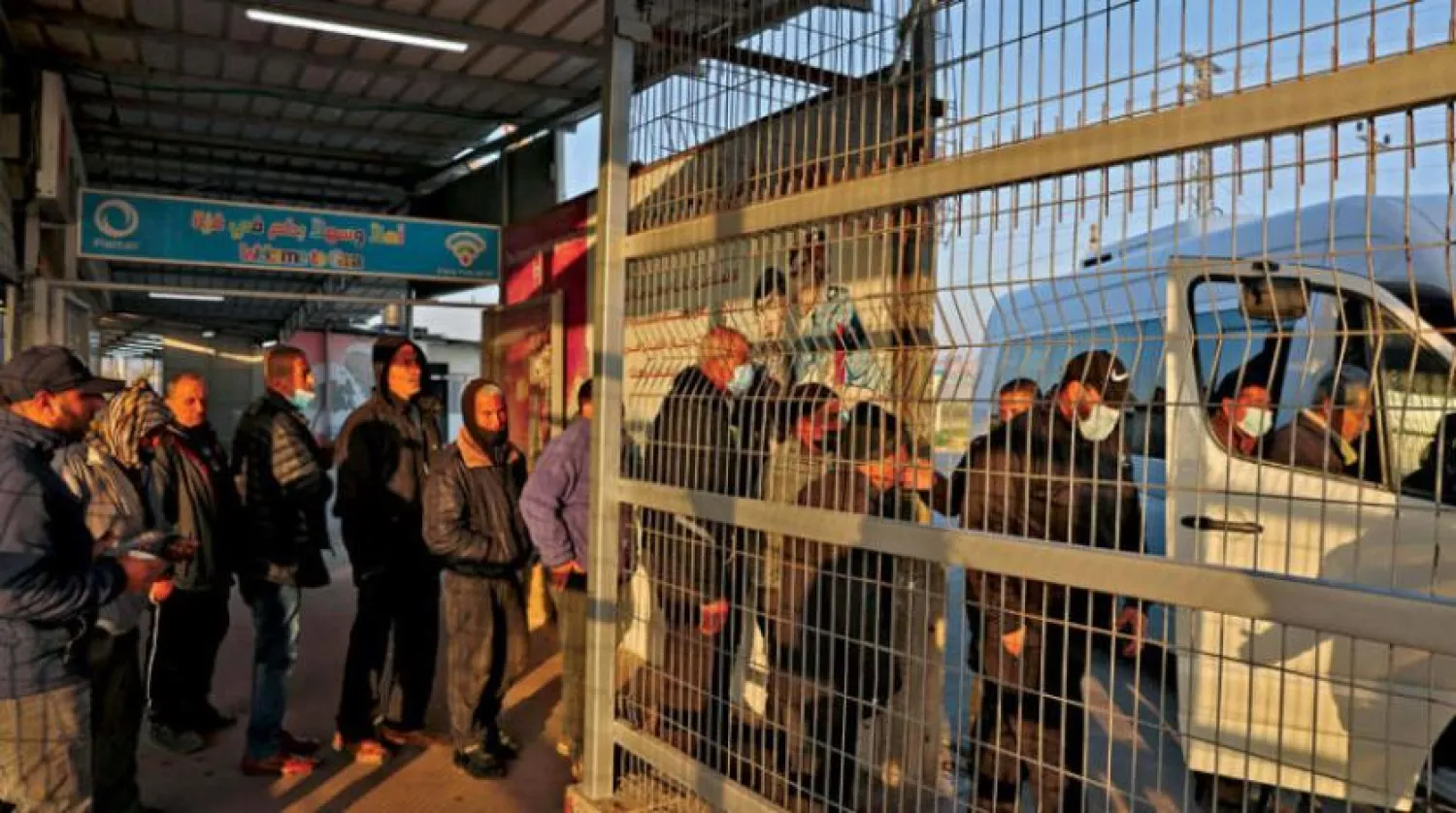 Palestinian workers from Gaza cross the Beit Hanoun (Erez) border crossing to work in Israel. (AFP) 