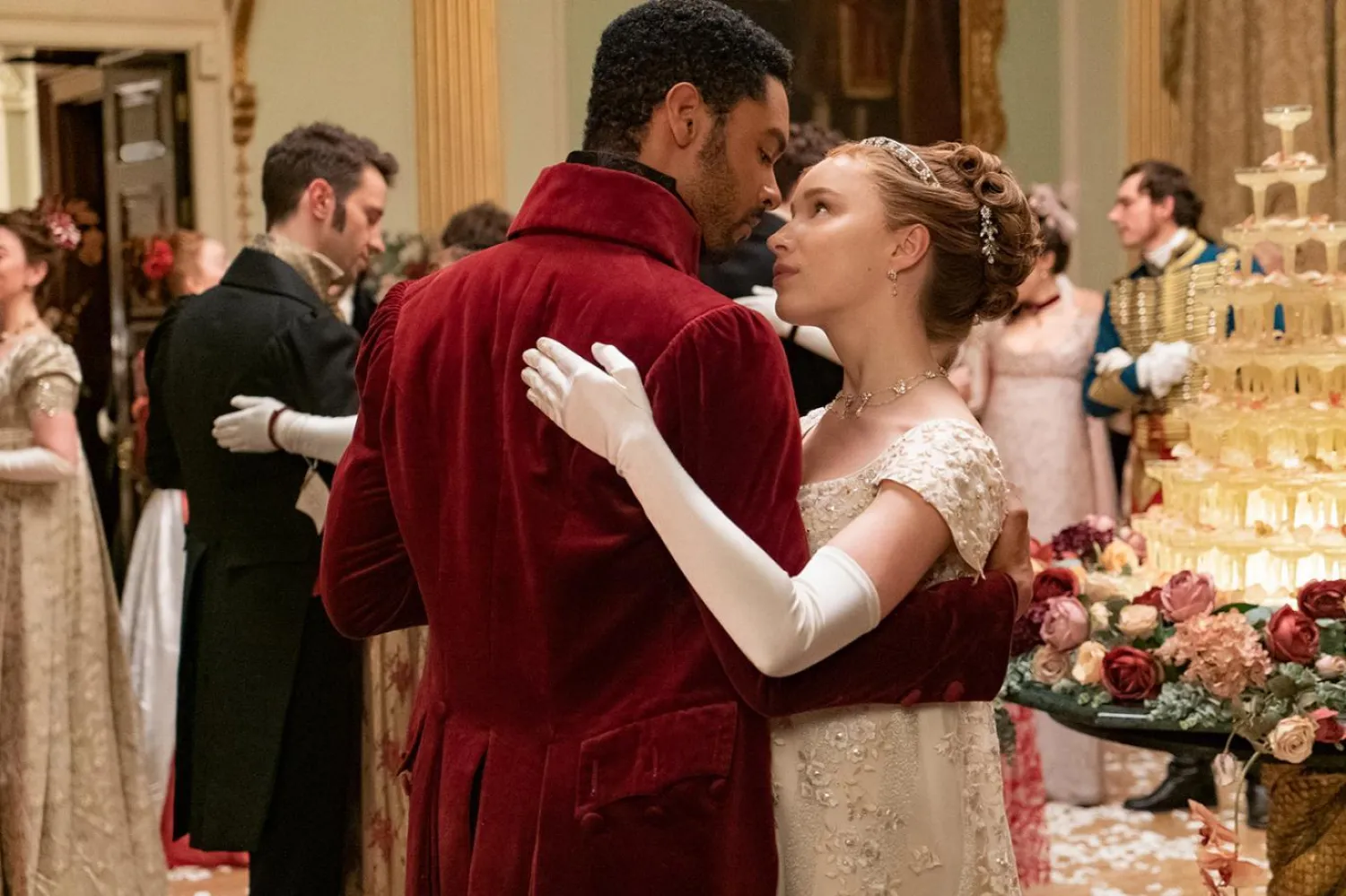 Bridgerton son dönemde samimi sahneleriyle en çok tartışma yaratan yapımlardan biriydi (Netflix)

