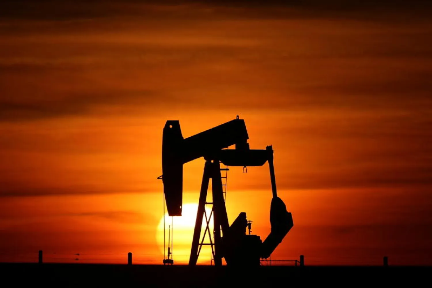 النفط عند أعلى مستوى لبرميل برنت منذ عام 2014 (رويترز)