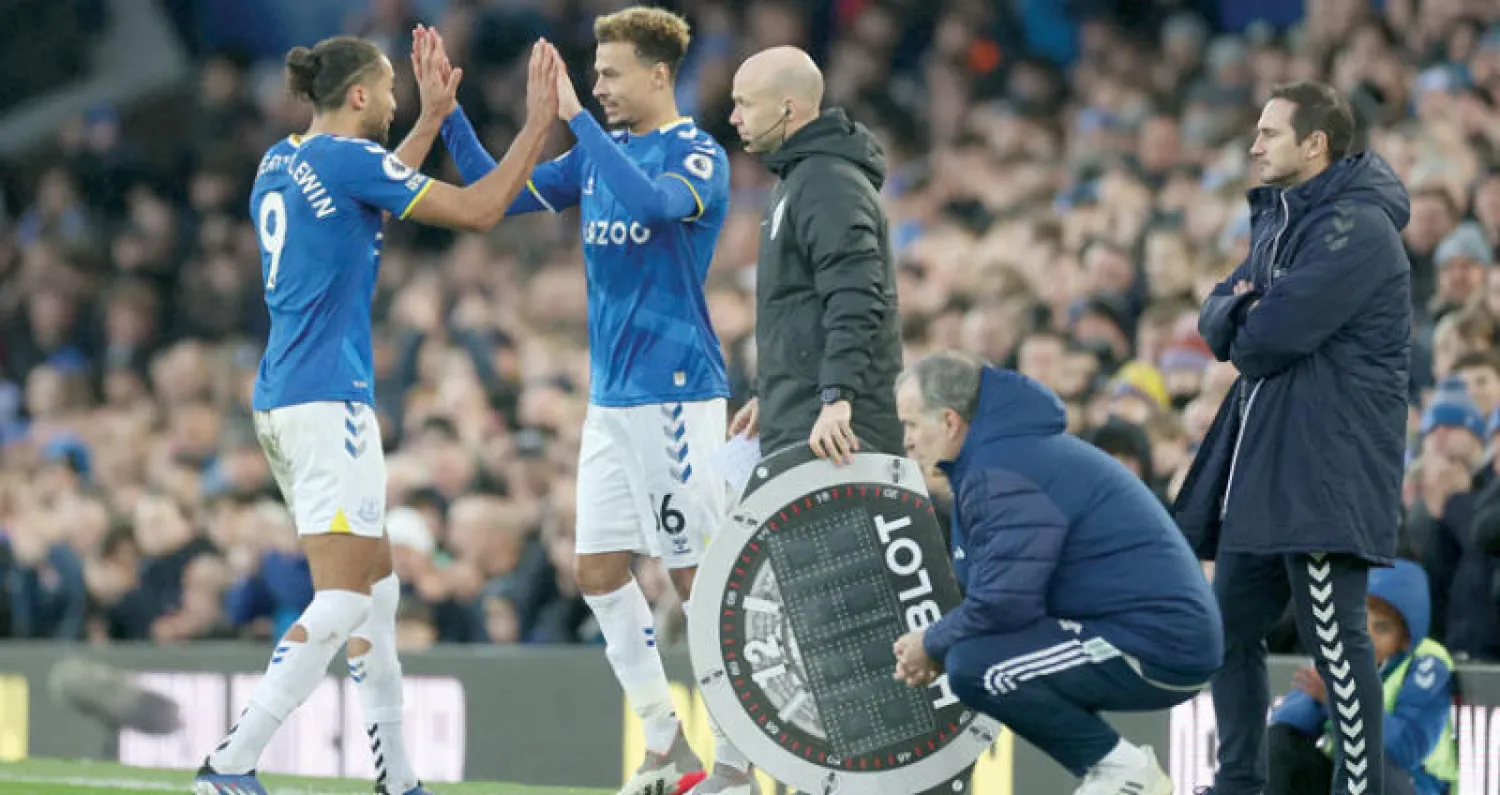 إيفرتون بقيادة لامبارد فاز على ليدز الجريح قبل الهزيمة أمام ساوثهامبتون ومانشستر سيتي (رويترز)